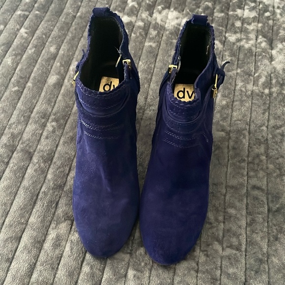 Dolce Vita Suede Thora Booties 🪻 - Picture 4 of 8